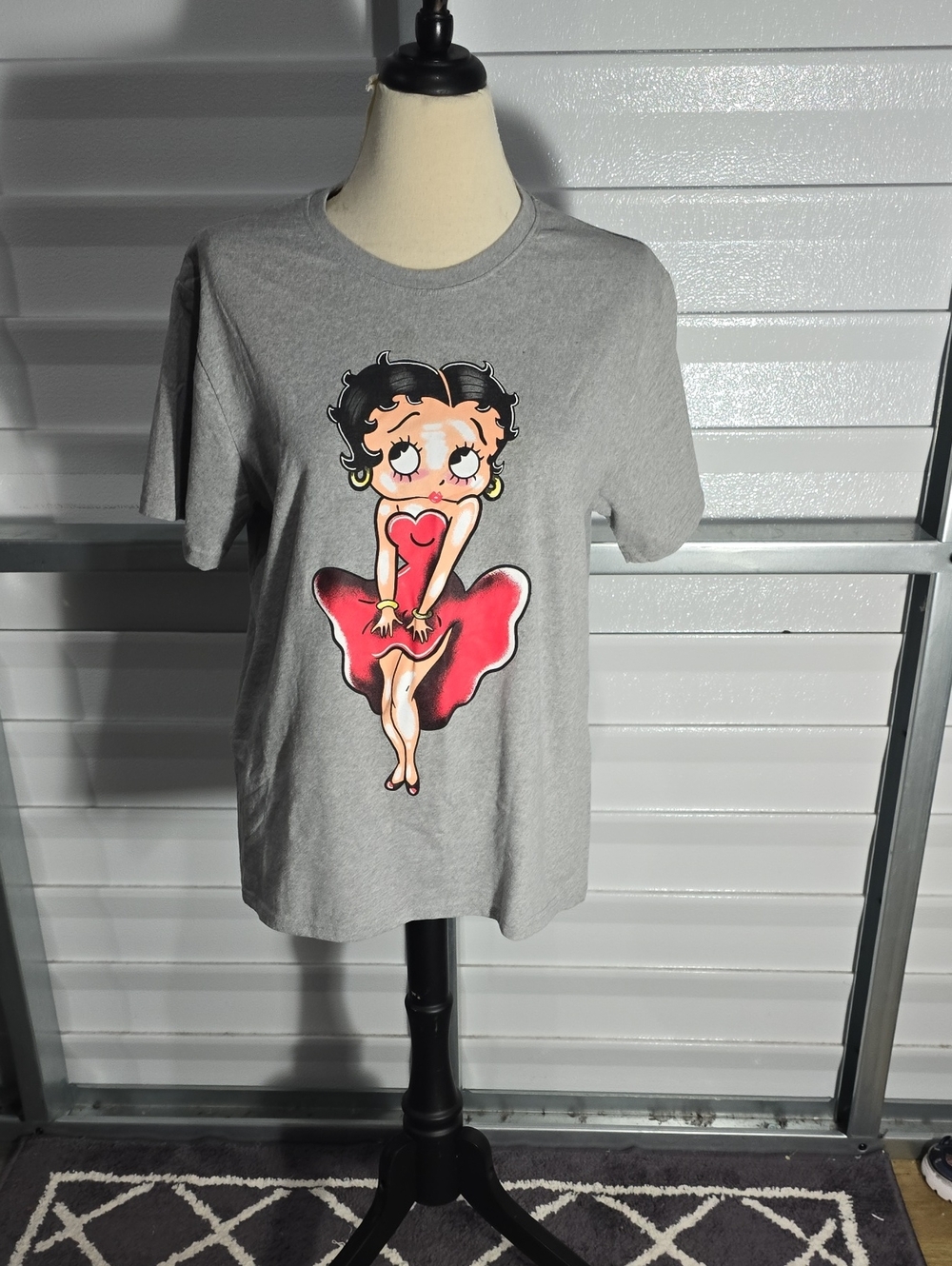 Betty Boop Grey Tee with Red Graphic Size Large